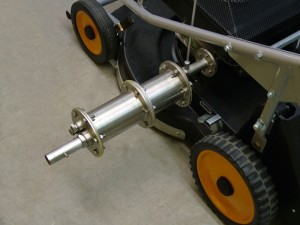 Messung der Schallleistung am Rasenmäher mit modularem Bausatz eines Abgas-Schalldämpfers