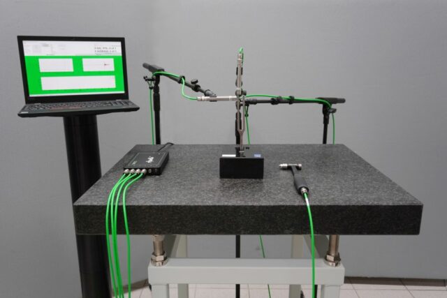 Test setup for eigenfrequencies for quality control of manufactured constructional elements and components by measurement of eigenfrequencies