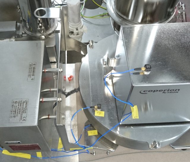 Bestimmung der frequenzabhängigen Körperschallausbreitung und Strukturanalyse eines Dosierers durch Messung der Schwingbeschleunigung an verteilten Beschleunigungssensoren auf der Maschinenstruktur